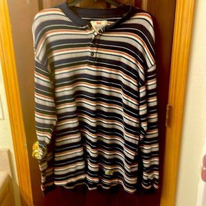 Levi’s brand longsleeve shirt. Size large. EUC.